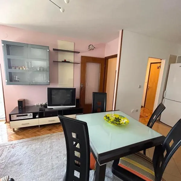Apartman JAGODA，位于瓦拉日丁的酒店