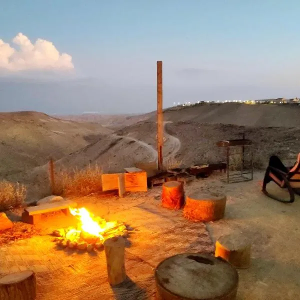 Desert's Edge Eco Tent，位于阿拉德的酒店