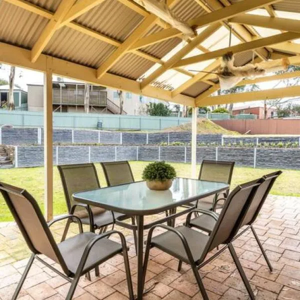 Escape to Adelaide Hills - Spacious Country Stay，位于Nairne的酒店
