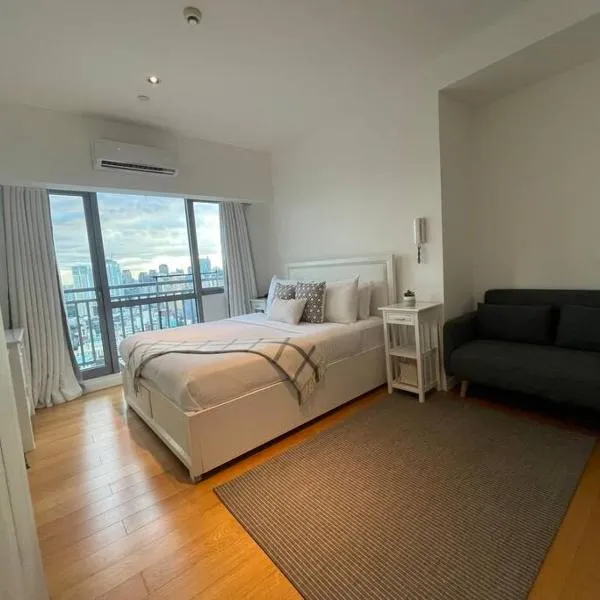 Aveline Suites Aesthetic Skydeck View ACQUA Private Residences near Rockwell Makati，位于马尼拉的酒店