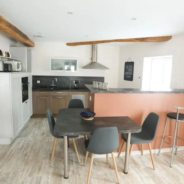 Appartement chaleureux cosy et climatisé Karine hospitality，位于Saint-Just-la-Pendue的酒店