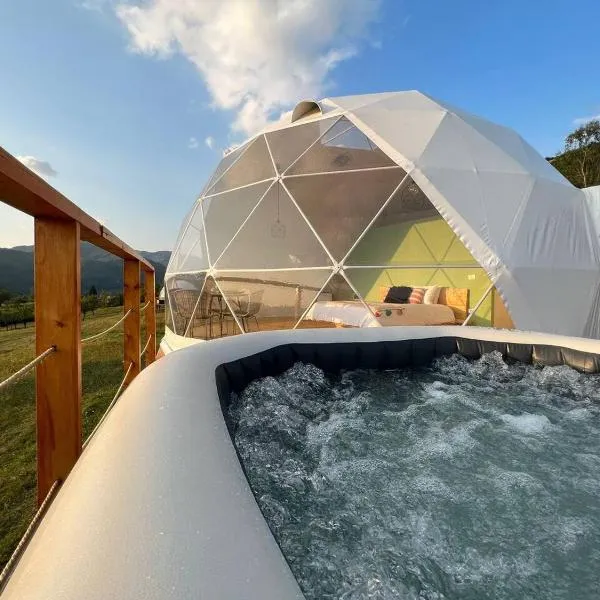 Starry Dome - Manta's Retreat Glamping Cornereva，位于Rusca的酒店