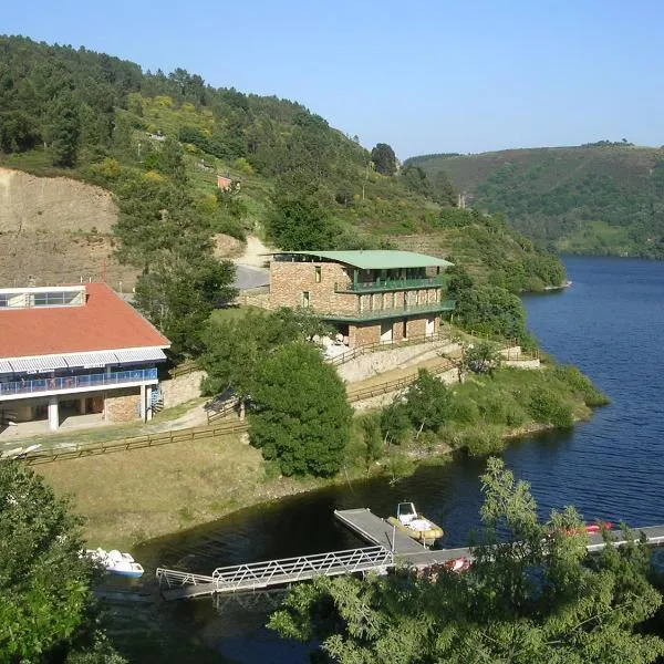 COMPLEXO TURISTICO PONTE MOURULLE，位于Insúa的酒店