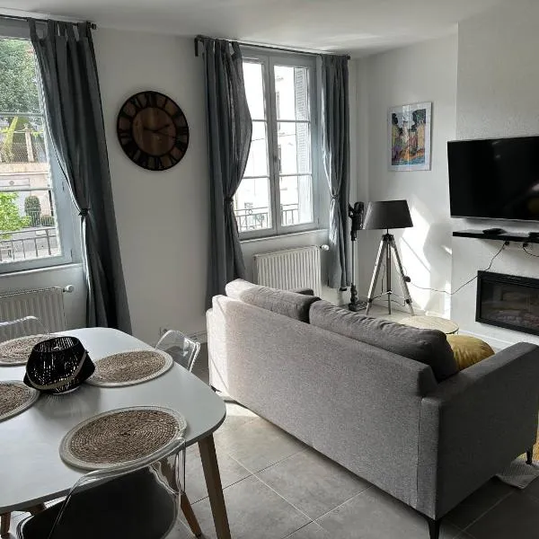 Appartement avec terrasse au Puy，位于Saint-Germain-Laprade的酒店