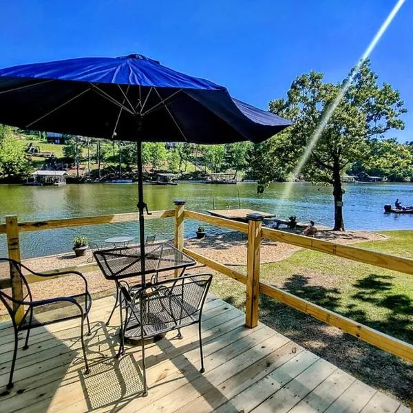 #04-Adorable Large 1 Bedroom Lakeside Cottage- Pet Friendly，位于温泉城的酒店