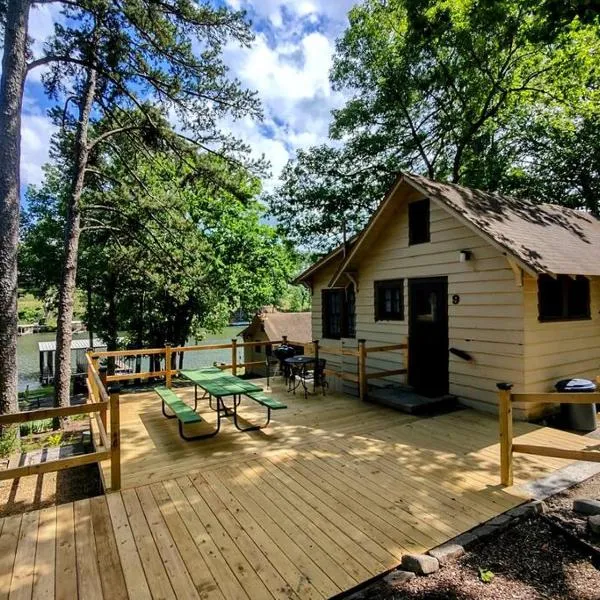 #09 - Large Lakeview One Bedroom- Pet Friendly，位于温泉城的酒店