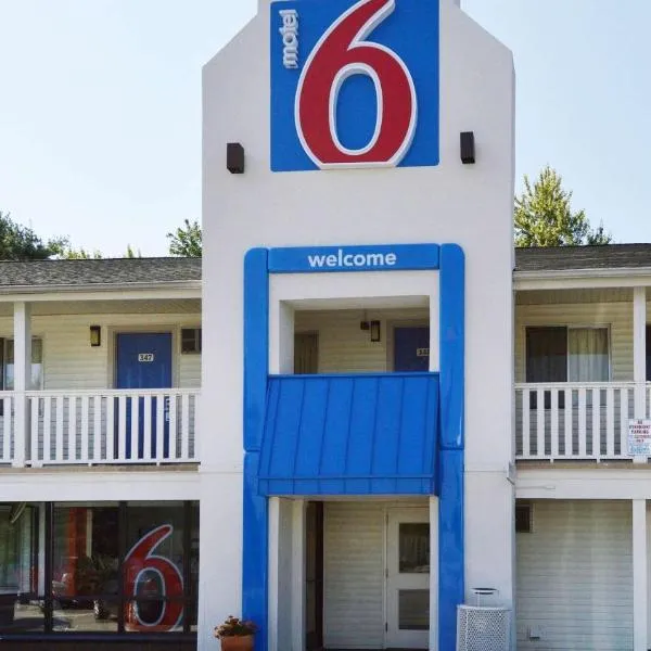 纳舒厄6号汽车旅馆，位于纳舒厄的酒店