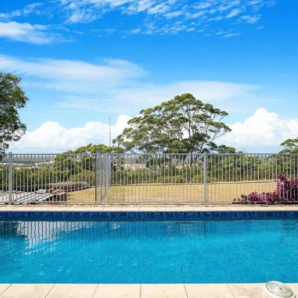 Moondyne Private Estate with a Pool, Tennis Court and Ocean Views, Pet Friendly，位于奥古斯塔的酒店
