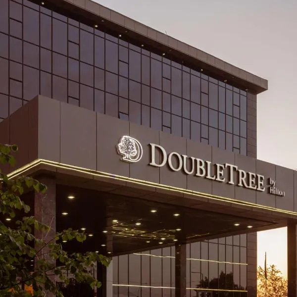 DoubleTree by Hilton Shymkent，位于奇姆肯特的酒店