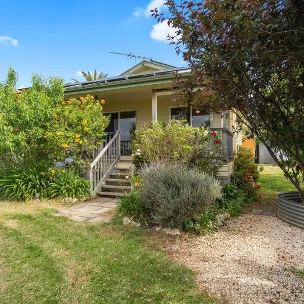 Cottage in the Vineyard - Sleeps 4, Vineyard Views，位于Willunga的酒店