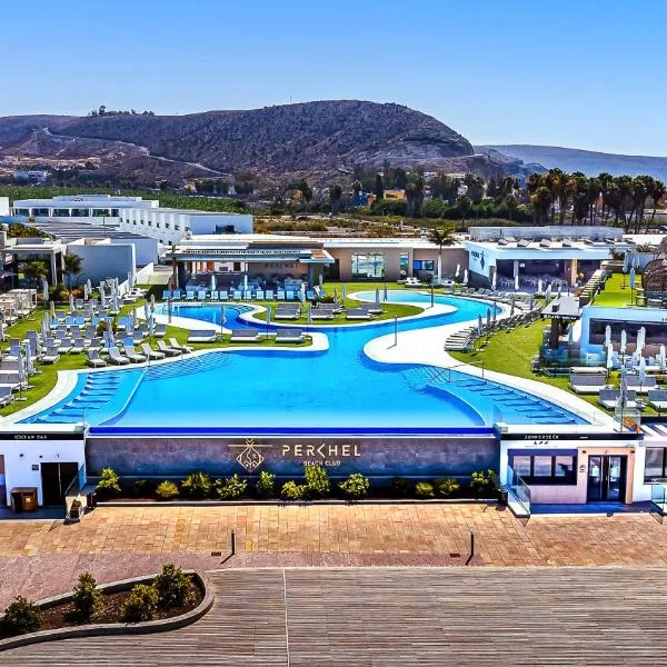 Resort Cordial Santa Águeda & Perchel Beach Club，位于阿吉内金海滩的酒店