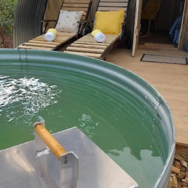 11 Mountain Stream Hot Tub Self Catering，位于戈登湾的酒店