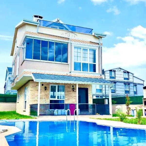 Marmara luxury villa，位于Yeniçiftlik的酒店