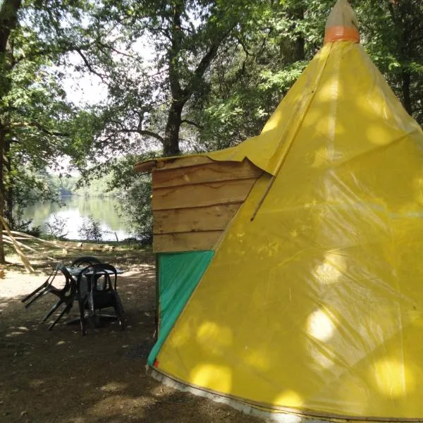 air naturel de camping moulin de malesse Tipi，位于Saint-Privat的酒店