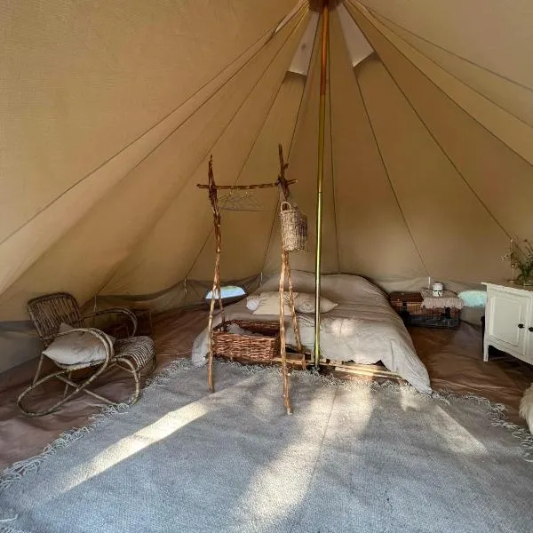 Le Brasseur Logements - Tents，位于Saint-Caprais的酒店