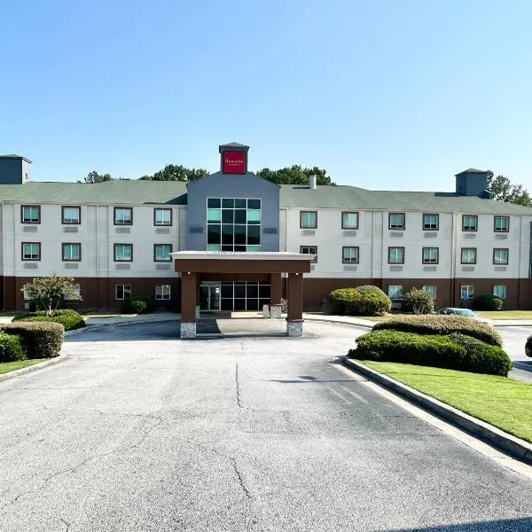 Ramada by Wyndham Lithia Springs Atlanta，位于奥斯特的酒店