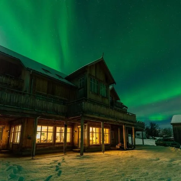 Amazing and secluded northern light apartment near sea and city!，位于Nordby的酒店