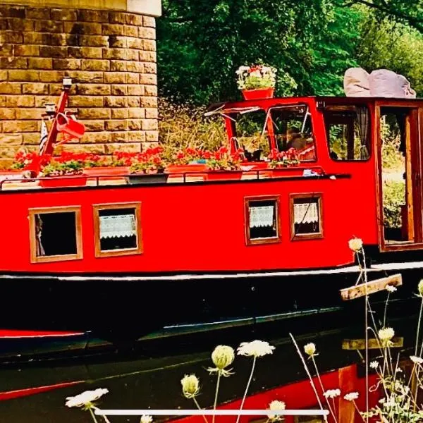 Magnifique péniche remorqueur à louer，位于Évran的酒店