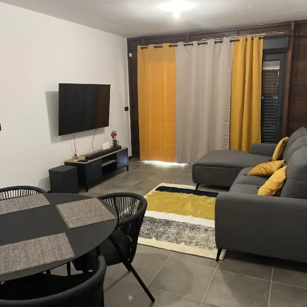 APPARTEMENT T3 COSY et PAISIBLE avec JARDIN à REMIRE-MONTJOLY，位于Rémiré的酒店