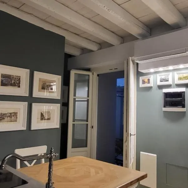 small miramare appartamento sogno sul mare，位于的里雅斯特的酒店