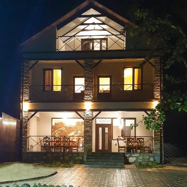 Yengibar's Family house，位于迪利然的酒店