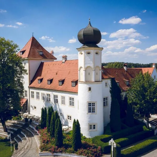 Schlosshotel Neufahrn，位于Niederaichbach的酒店