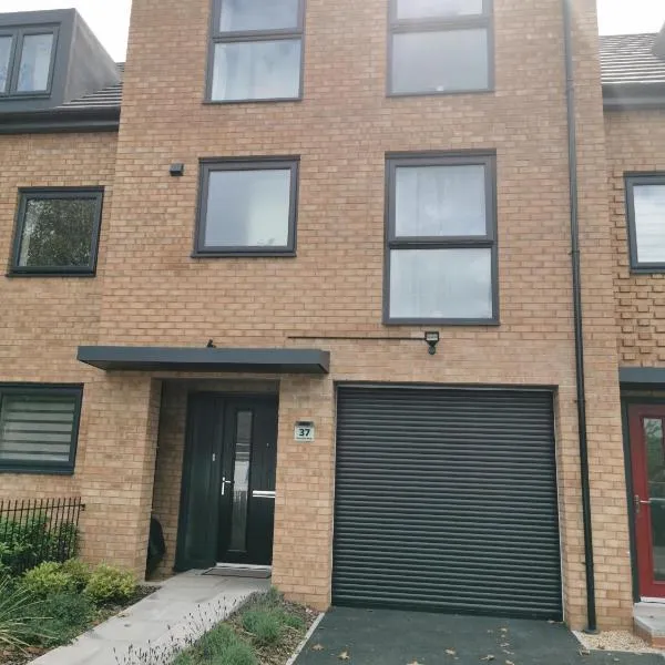Helena's Place (7 minutes walk to Nottingham Train station)，位于诺丁汉的酒店