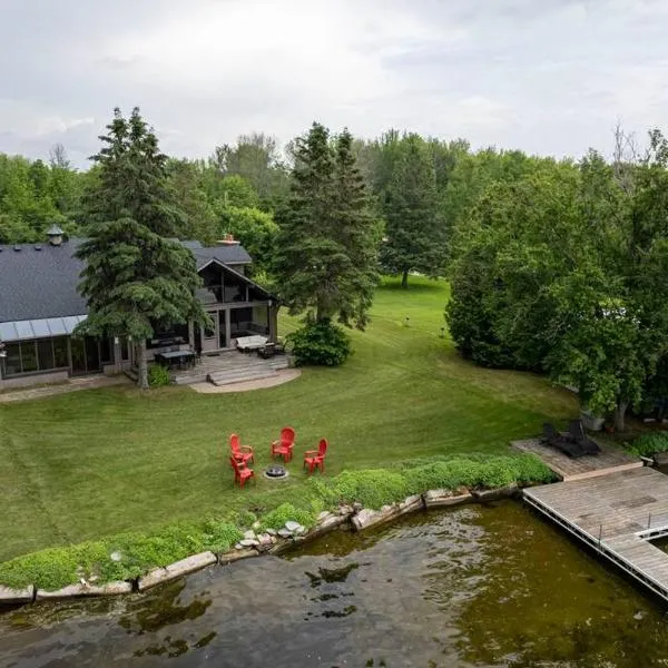Waterfront - Kawartha Lakes，位于卡沃萨湖的酒店