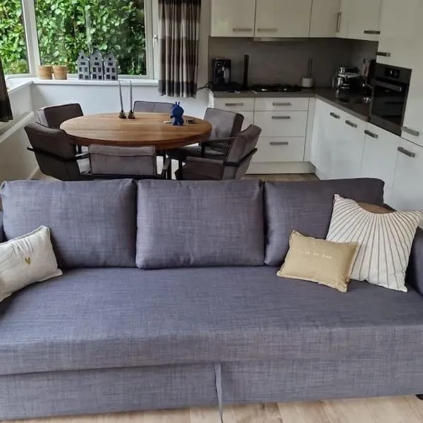 Luxe chalet met airco bij bos en zwemwater，位于胡弗拉肯的酒店