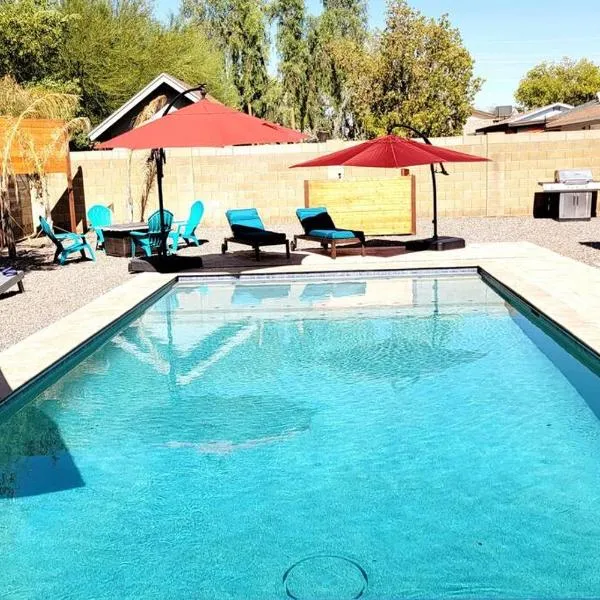 Mesa Oasis Private Pool Spacious! 10+ guests 7 Beds New, Great Location!，位于梅萨的酒店