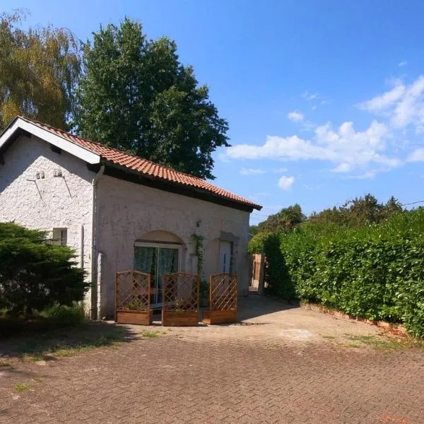 Maisonnette aux portes du Médoc，位于布朗屈埃福尔的酒店