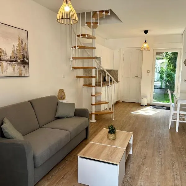 Maison de ville avec jardin，位于瓦朗斯的酒店