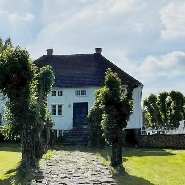 Bosvik Gård, nyrenovert leilighet i hovedhus fra 1756，位于里瑟尔的酒店
