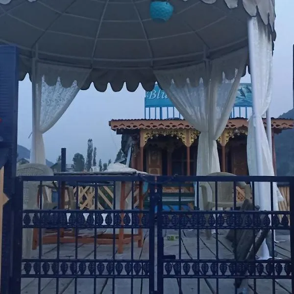 Houseboat Blue Dolphin，位于斯利那加的酒店