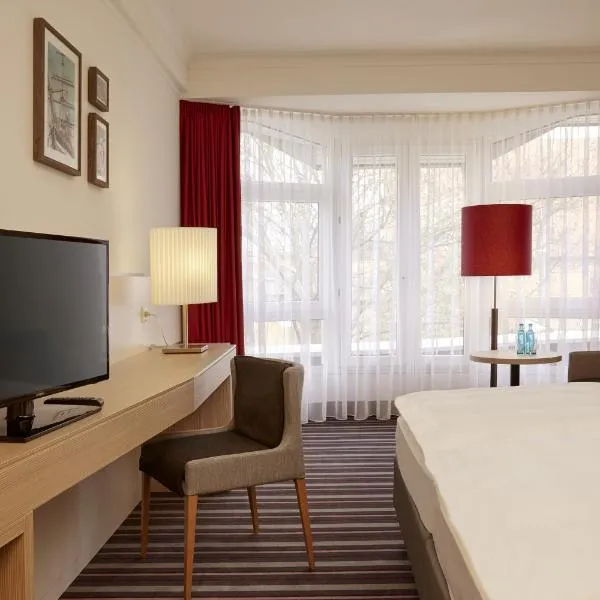 施塔德赫尔佐格维杜金德H+酒店，位于施塔德的酒店