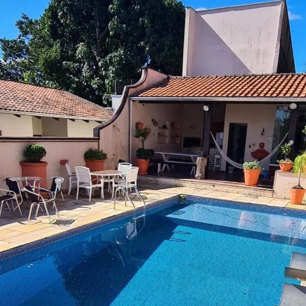 Hostel Oktoberfest casa laranja，位于布卢梅瑙的酒店