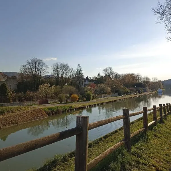 Gîte Le 16, Sous Les Trémières，位于Gergueil的酒店