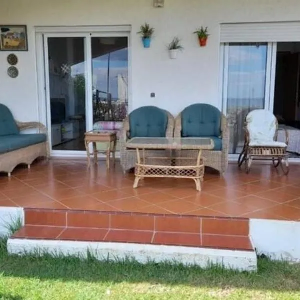 Bel appartement avec jardin，位于弗尼迪克的酒店