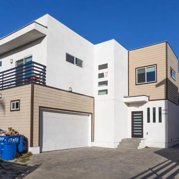 Cheerful 4BR home with parking in East Hollywood，位于伯班克的酒店