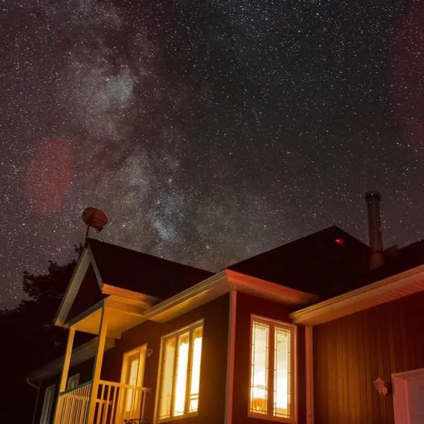 Chalet in a dark sky reserve，位于Notre-Dame-Des-Bois的酒店