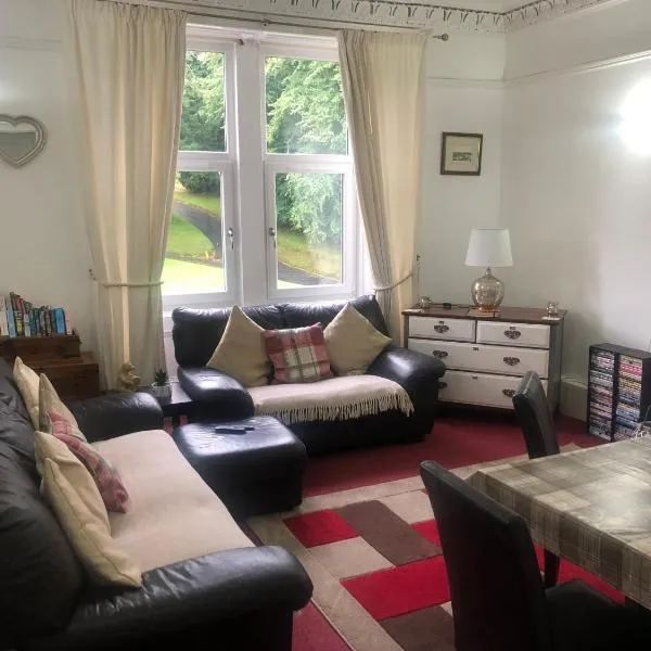 Captivating 2-Bed Apartment in Isle of Bute，位于Kilchattan的酒店