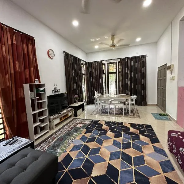 Azzahra Homestay Pekan with 3 Bedrooms fully airconditioner，位于北根的酒店