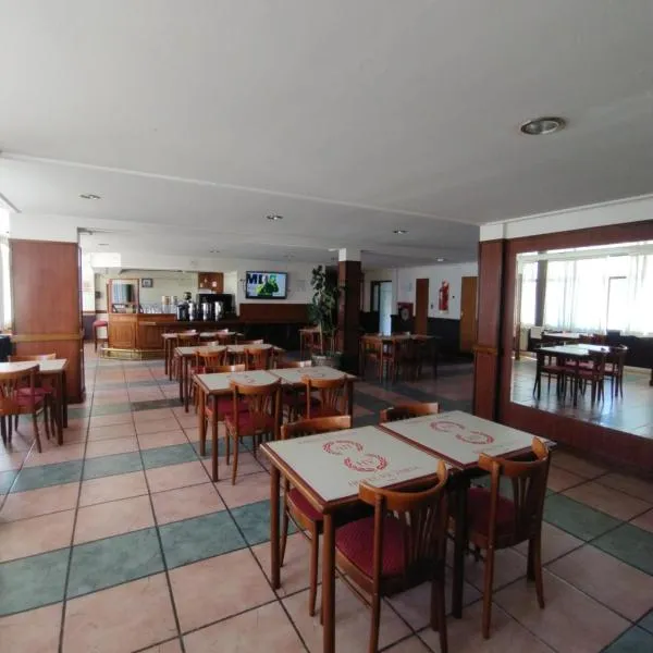 Hotel Victoria，位于里瓦达维亚海军准将城的酒店