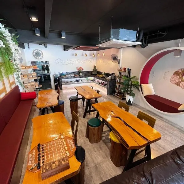 Hanuman VIP Hostel - SHA Plus，位于奈扬海滩的酒店