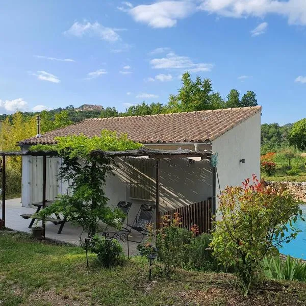 Gîte Hanna en Luberon - Le Boisset de St Martin de Castillon，位于吕斯特勒的酒店