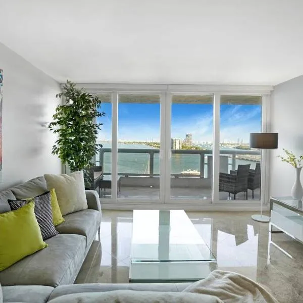 Only in My Dreams! Direct Water View Luxury Condo，位于迈阿密的酒店