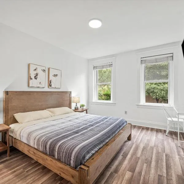 Oakland/University @C Modern & Stylish Private Bedroom with Shared Bathroom，位于匹兹堡的酒店