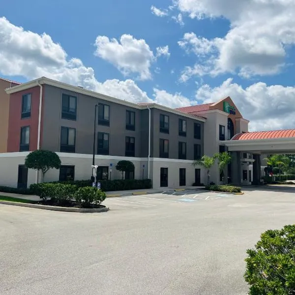 Holiday Inn Express & Suites Sebring, an IHG Hotel，位于赛百灵的酒店