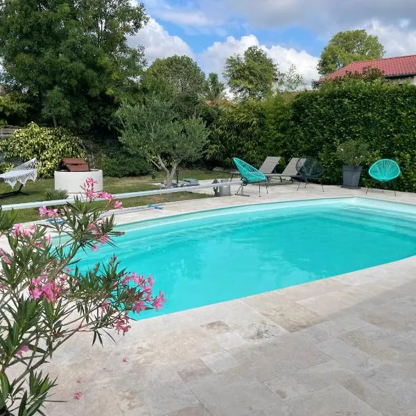 Villa poétique proche de Lyon，位于Birieux的酒店