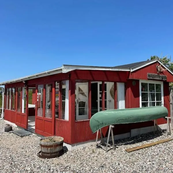 Fjordhytten. Rebuild train wagon from 1937.，位于奥特鲁普的酒店